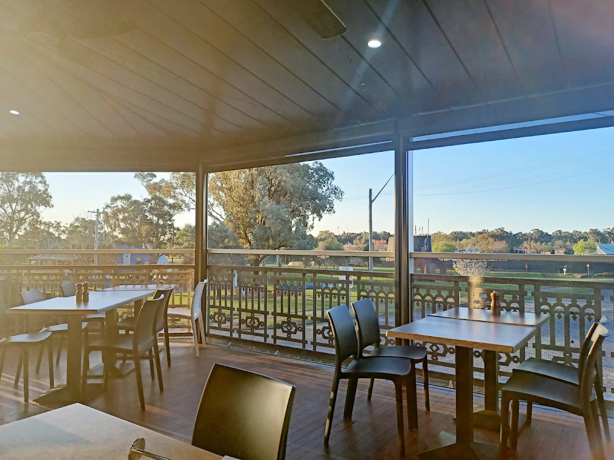 Vibe, Holbrook Hotel