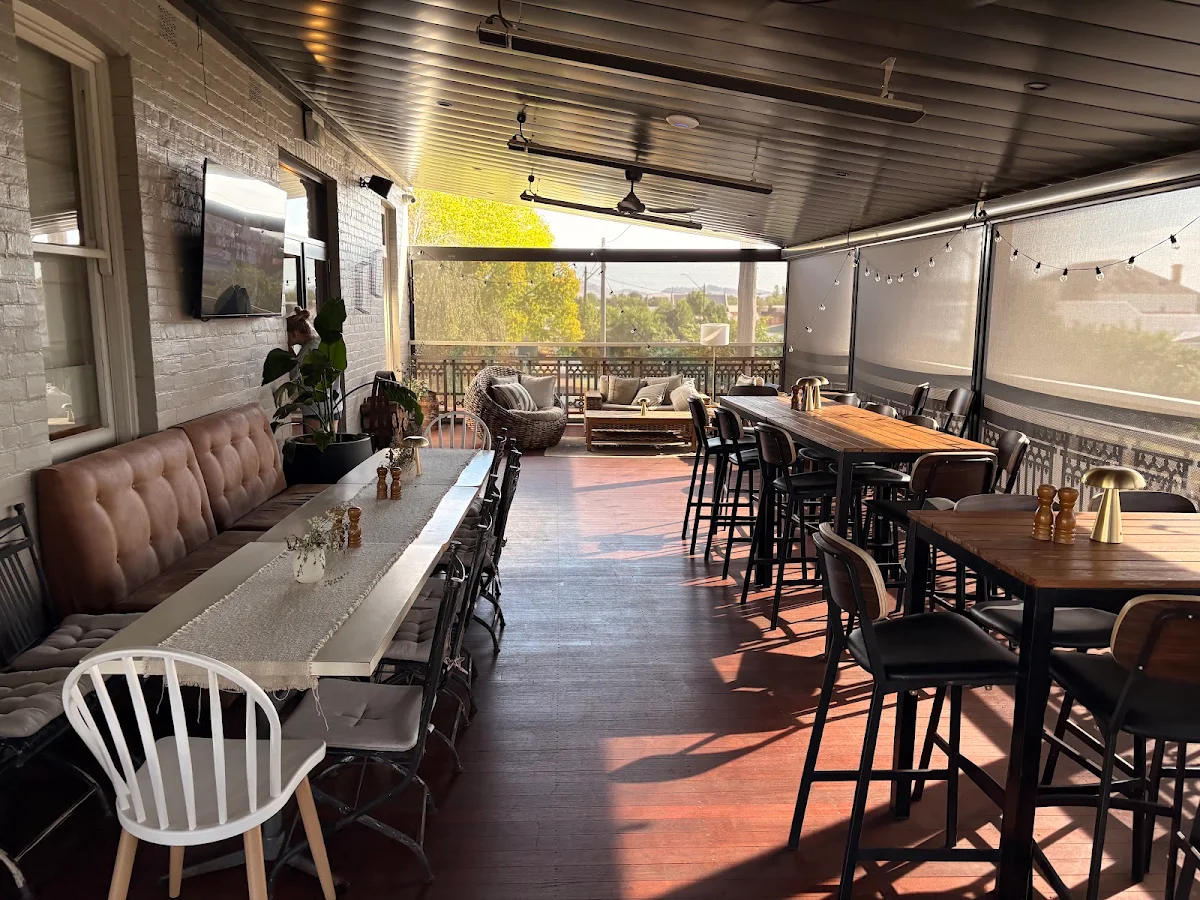 Vibe, Holbrook Hotel