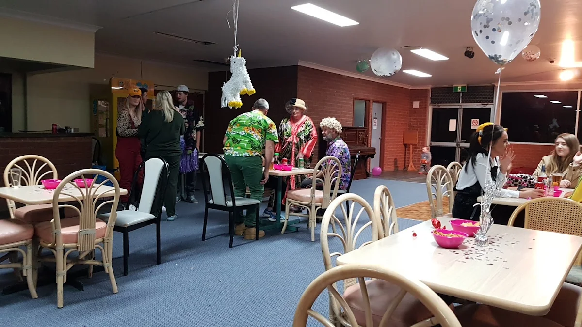 Vibe, Holbrook Hotel