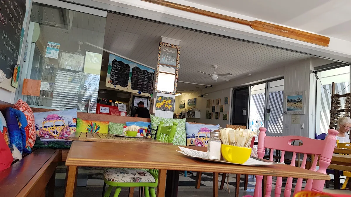 Vibe, Beach Street Deli