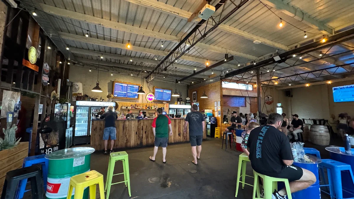 Vibe, The Servo Lakes Entrance