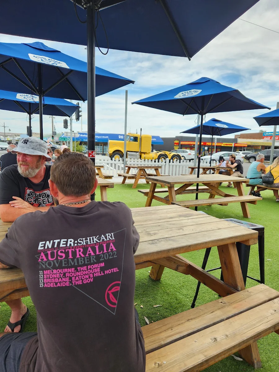 Vibe, The Servo Lakes Entrance