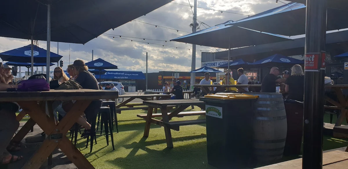 Vibe, The Servo Lakes Entrance