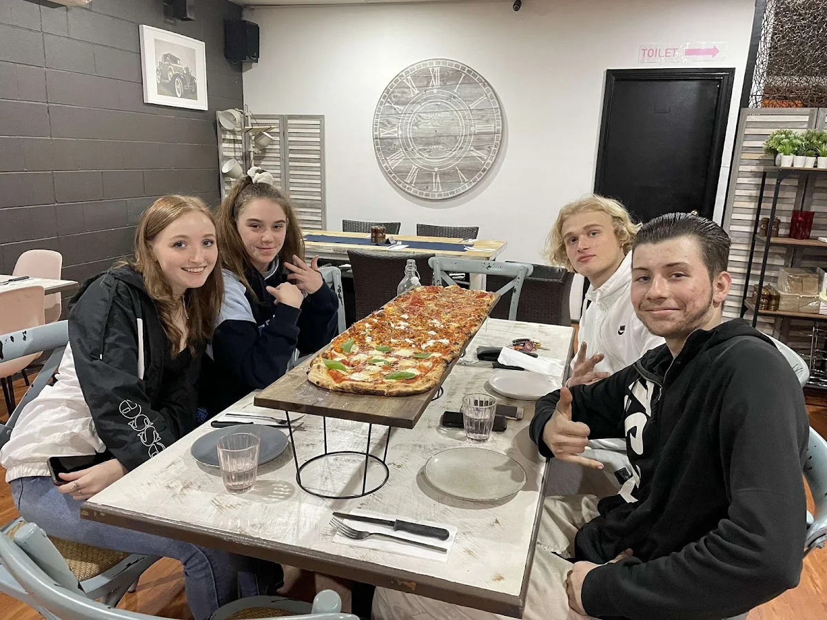 Vibe, Fontina Woodfire Pizzeria