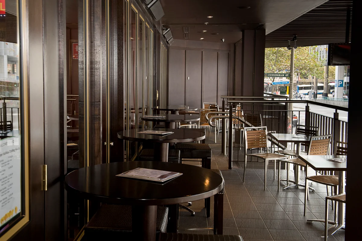 Vibe, Maloney's Hotel