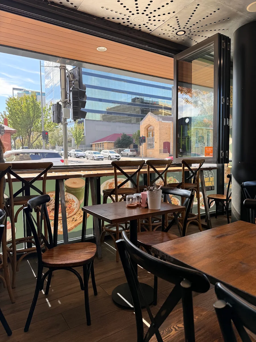 Vibe, Artams cafe