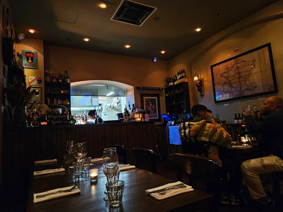 Vibe, Bistro Papillon