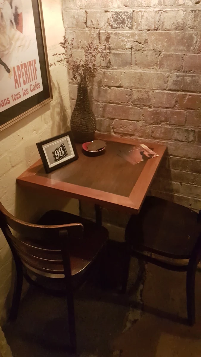 Vibe, Bistro Papillon