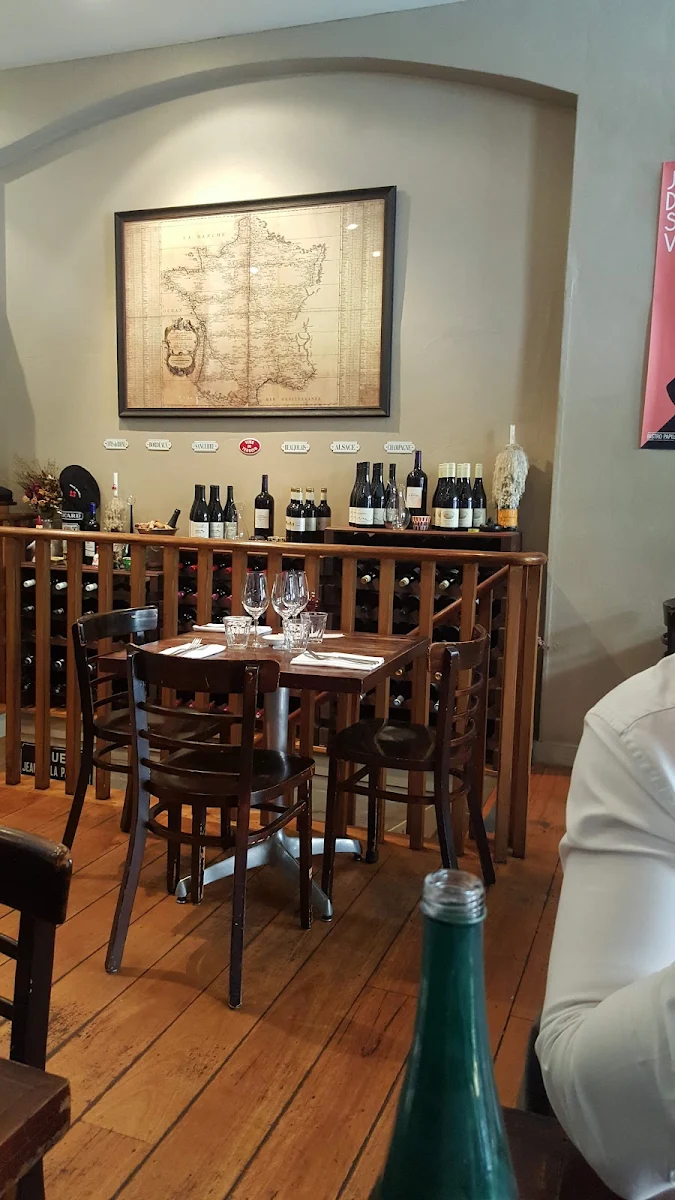 Vibe, Bistro Papillon