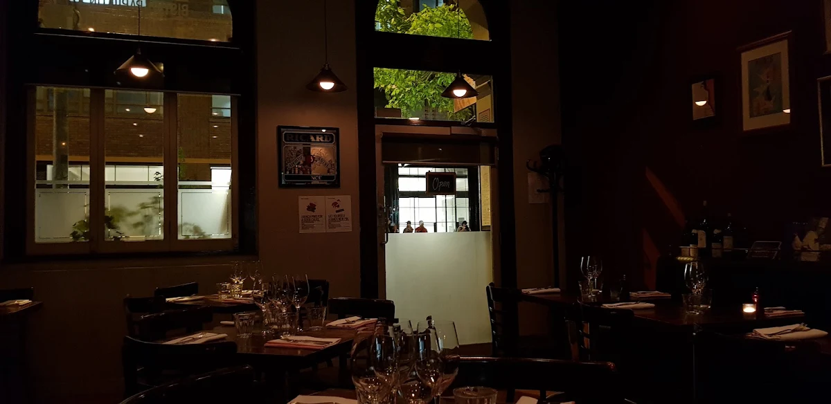 Vibe, Bistro Papillon