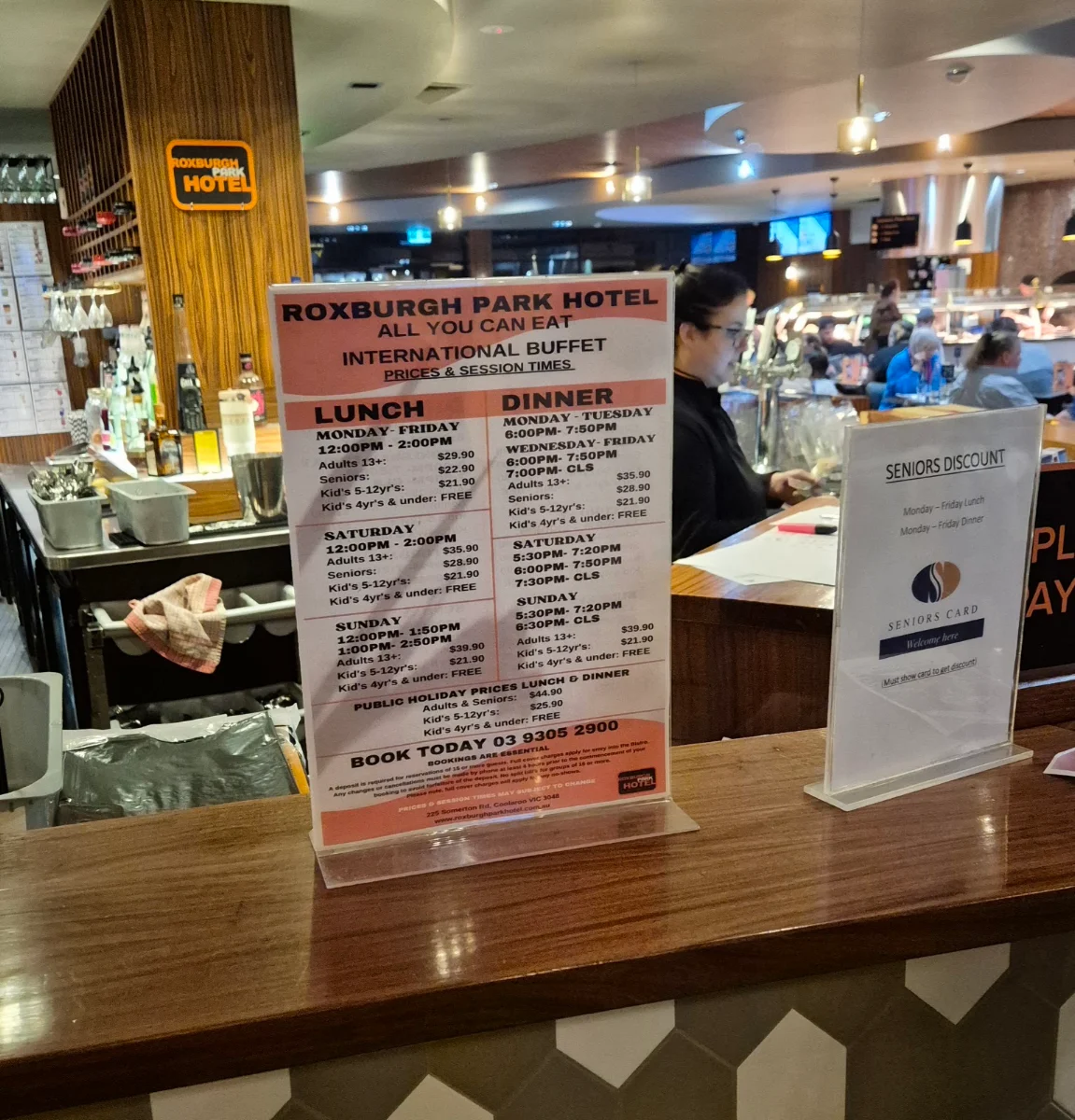 Menu, Roxburgh Park Hotel