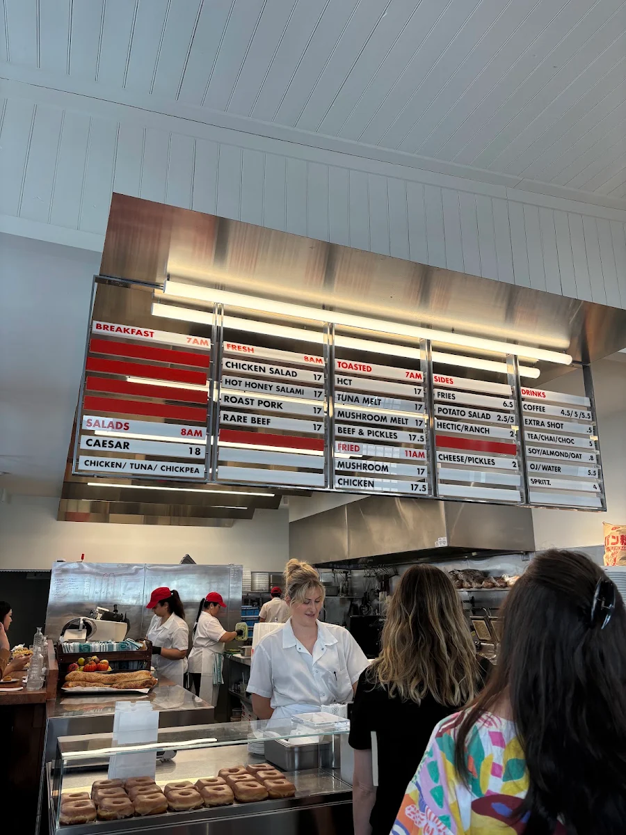 Vibe, Hector's Deli
