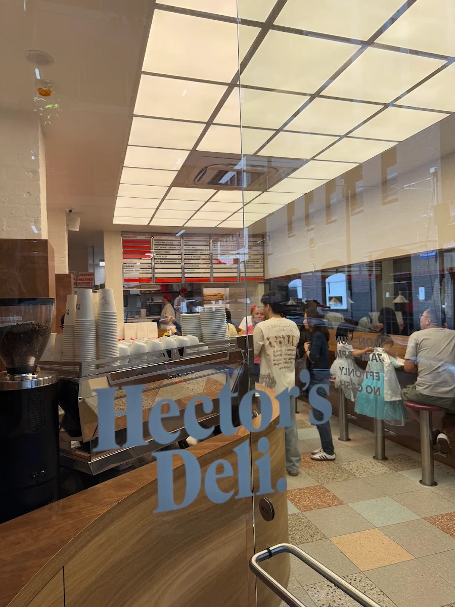 Vibe, Hector's Deli