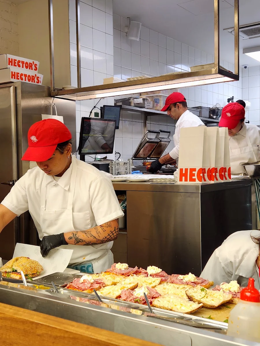 Vibe, Hector's Deli
