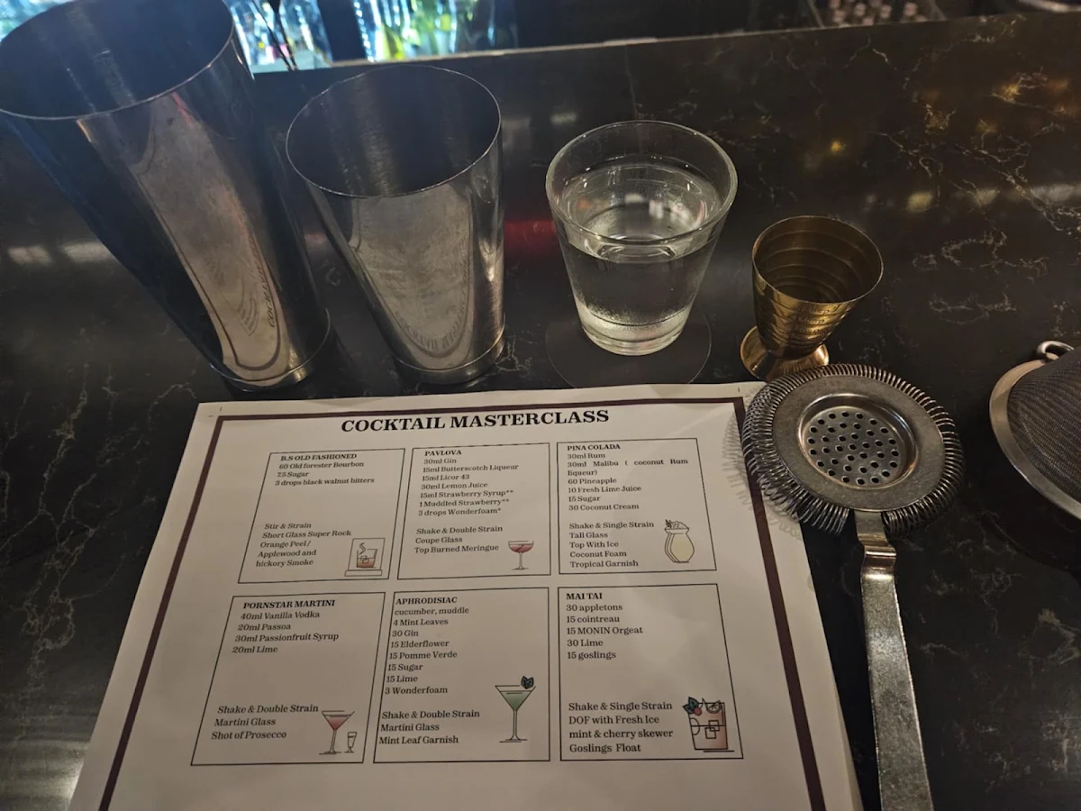 Menu, Boston Shaker Bar