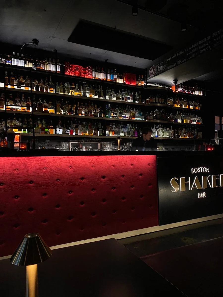 Vibe, Boston Shaker Bar
