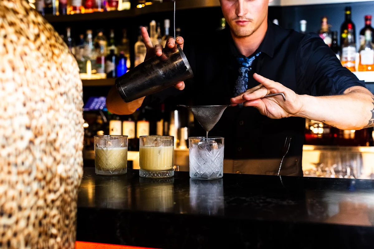 Vibe, Boston Shaker Bar