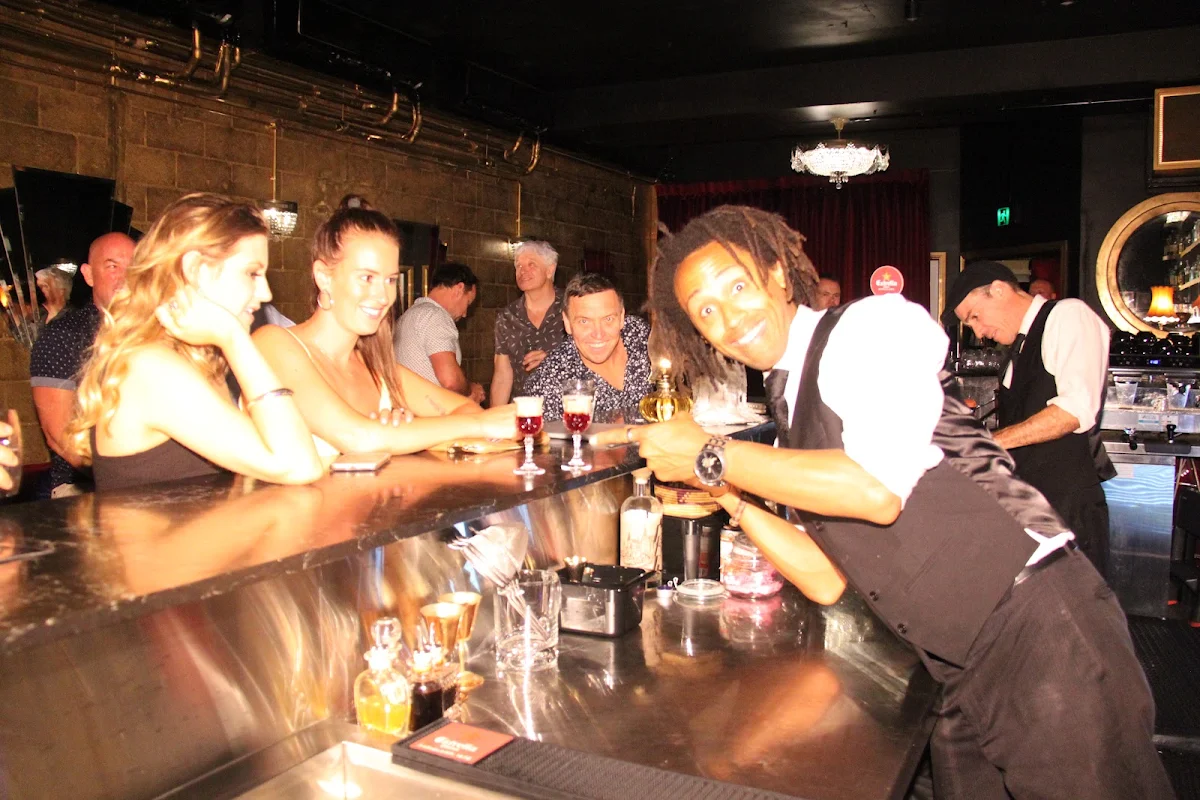 Vibe, Boston Shaker Bar