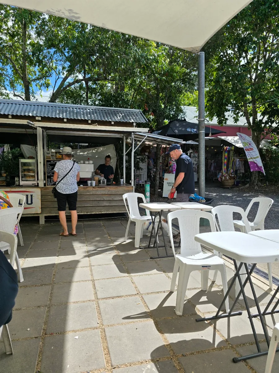 Vibe, Cafe Milou Eumundi