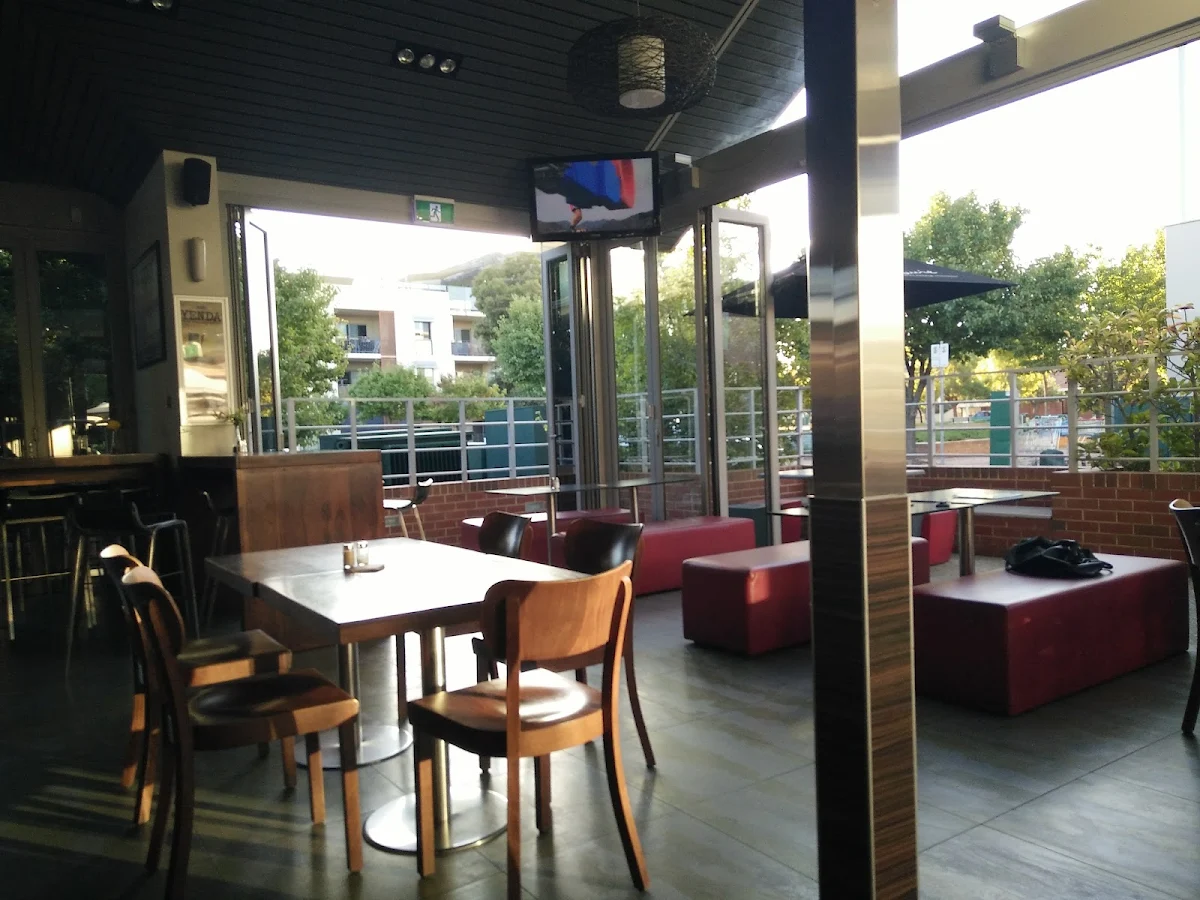 Vibe, Midland Tavern Bar & Grill