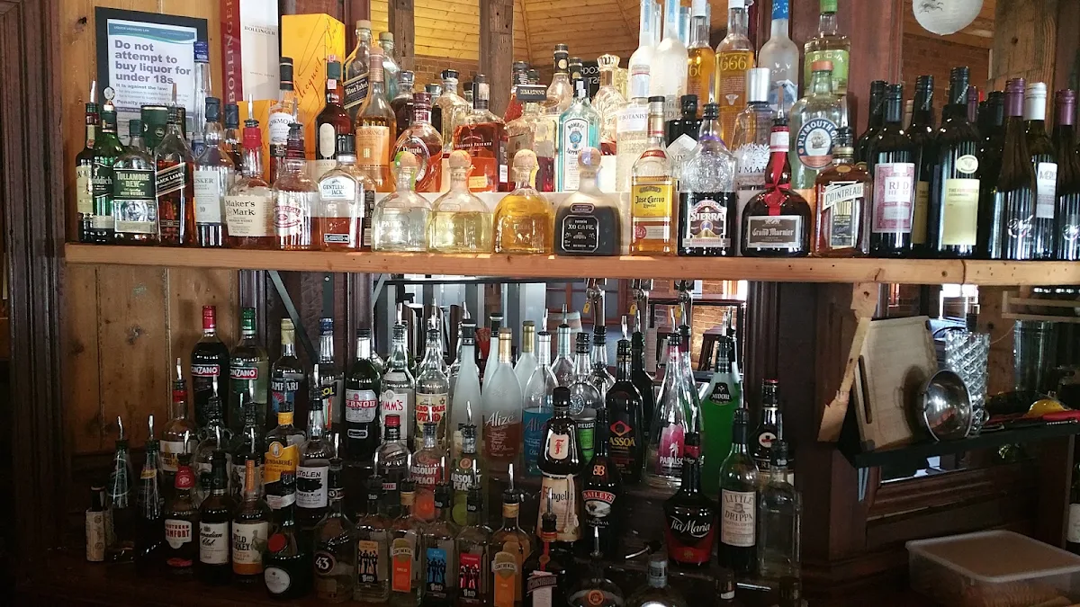Vibe, 81 Bar & Grill