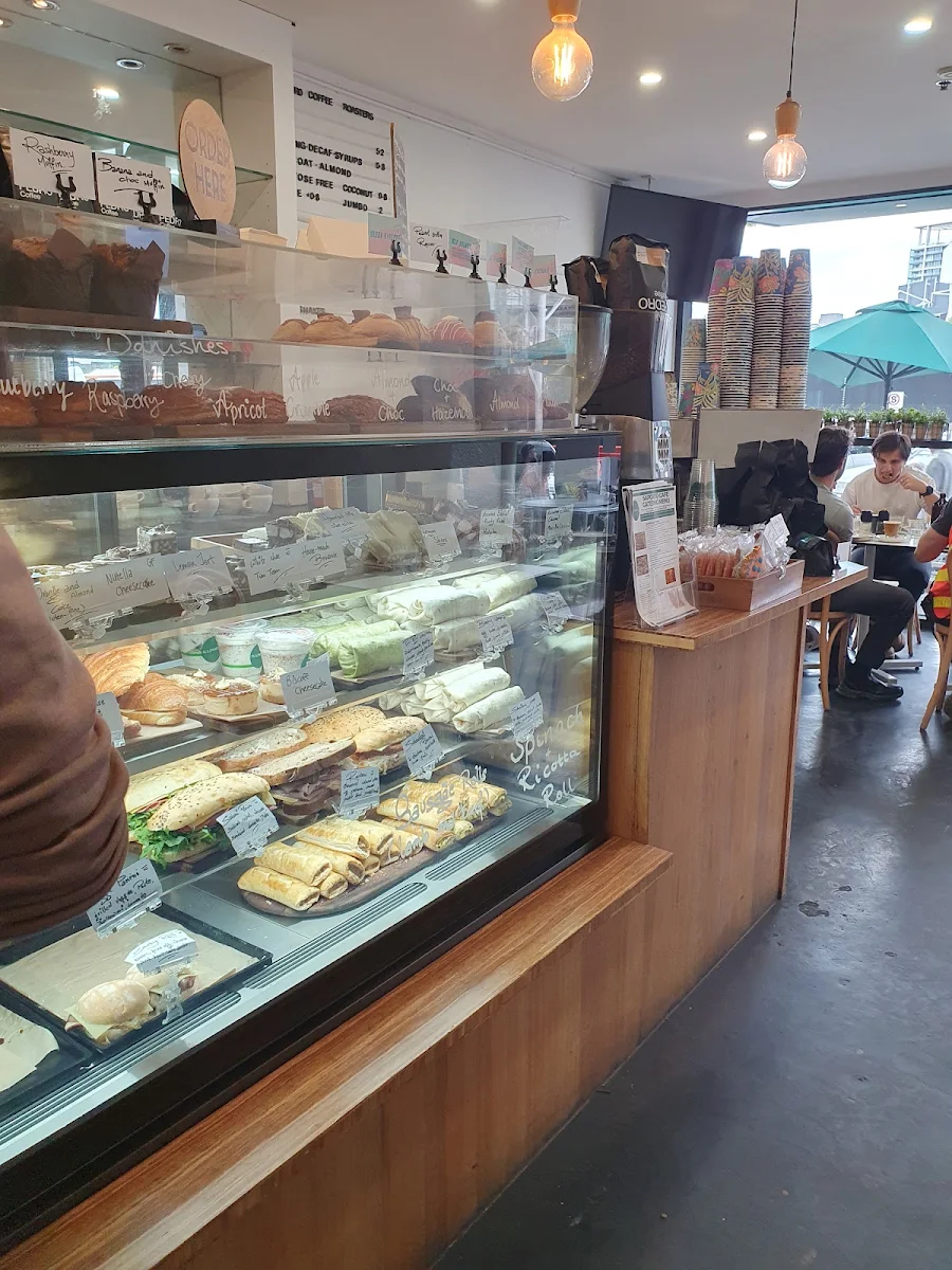 Vibe, Saporito Cafe