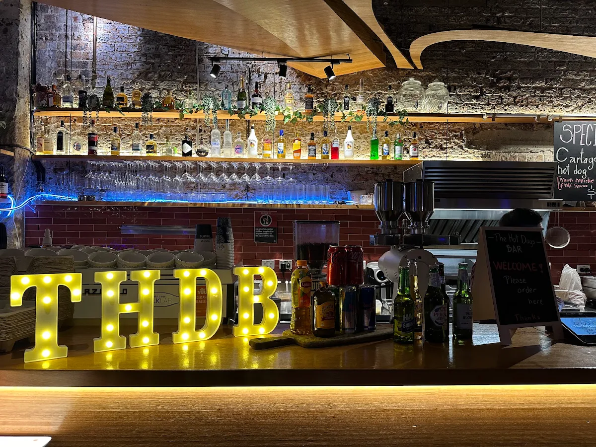 Vibe, The hot dogs bar