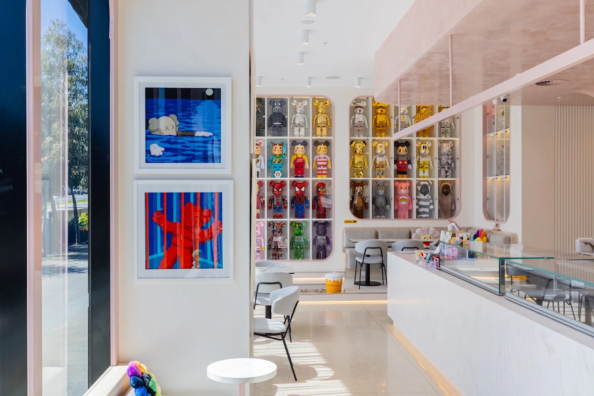 Vibe, Lovey Patisserie Cafe