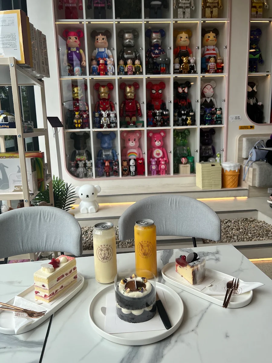 Vibe, Lovey Patisserie Cafe