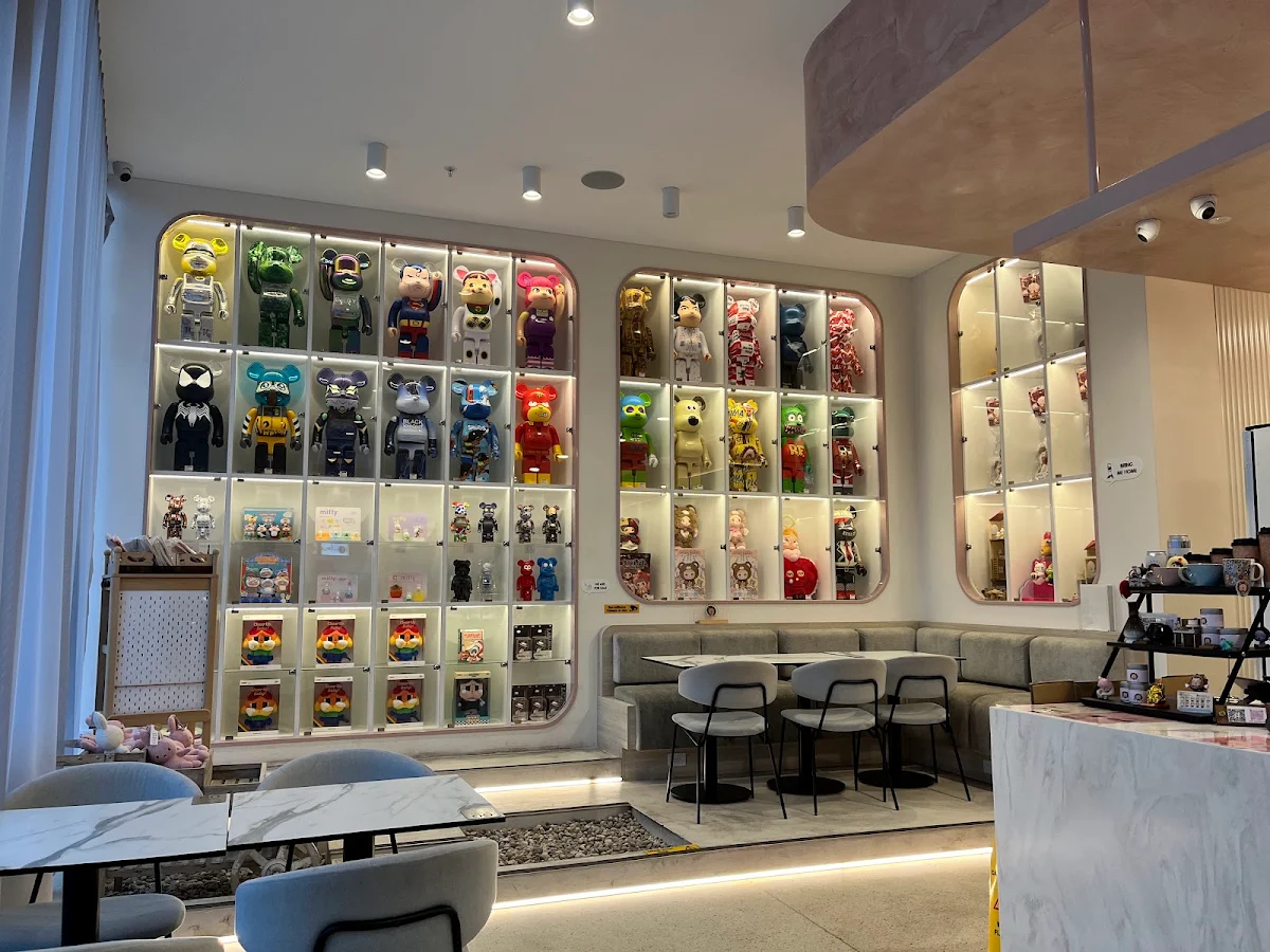 Vibe, Lovey Patisserie Cafe