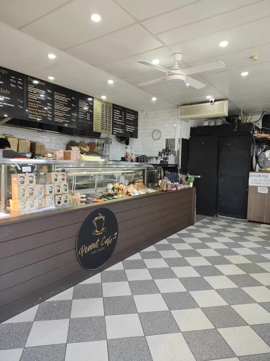 Vibe, Peanut Café