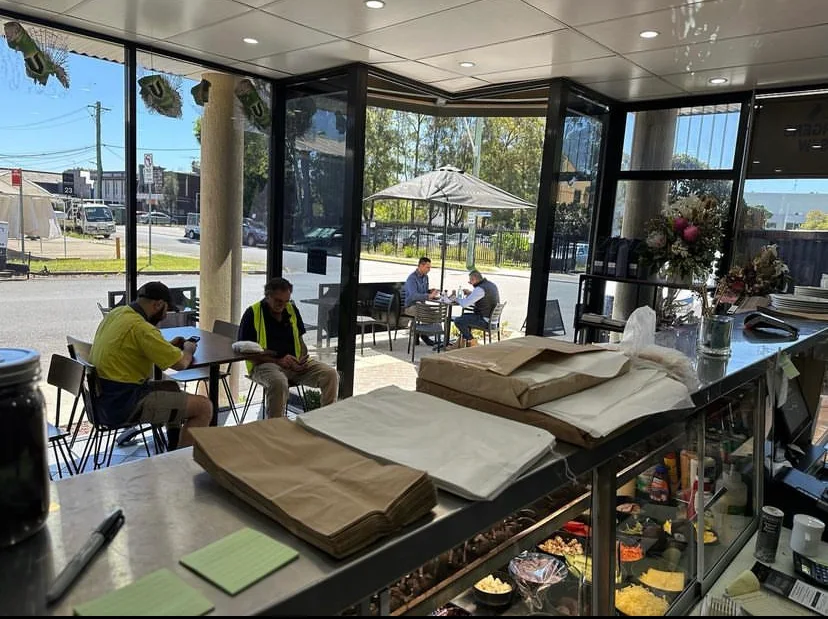 Vibe, Peanut Café