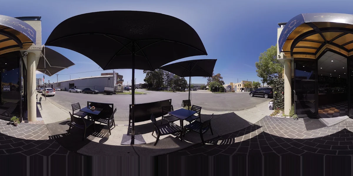 Vibe, Peanut Café