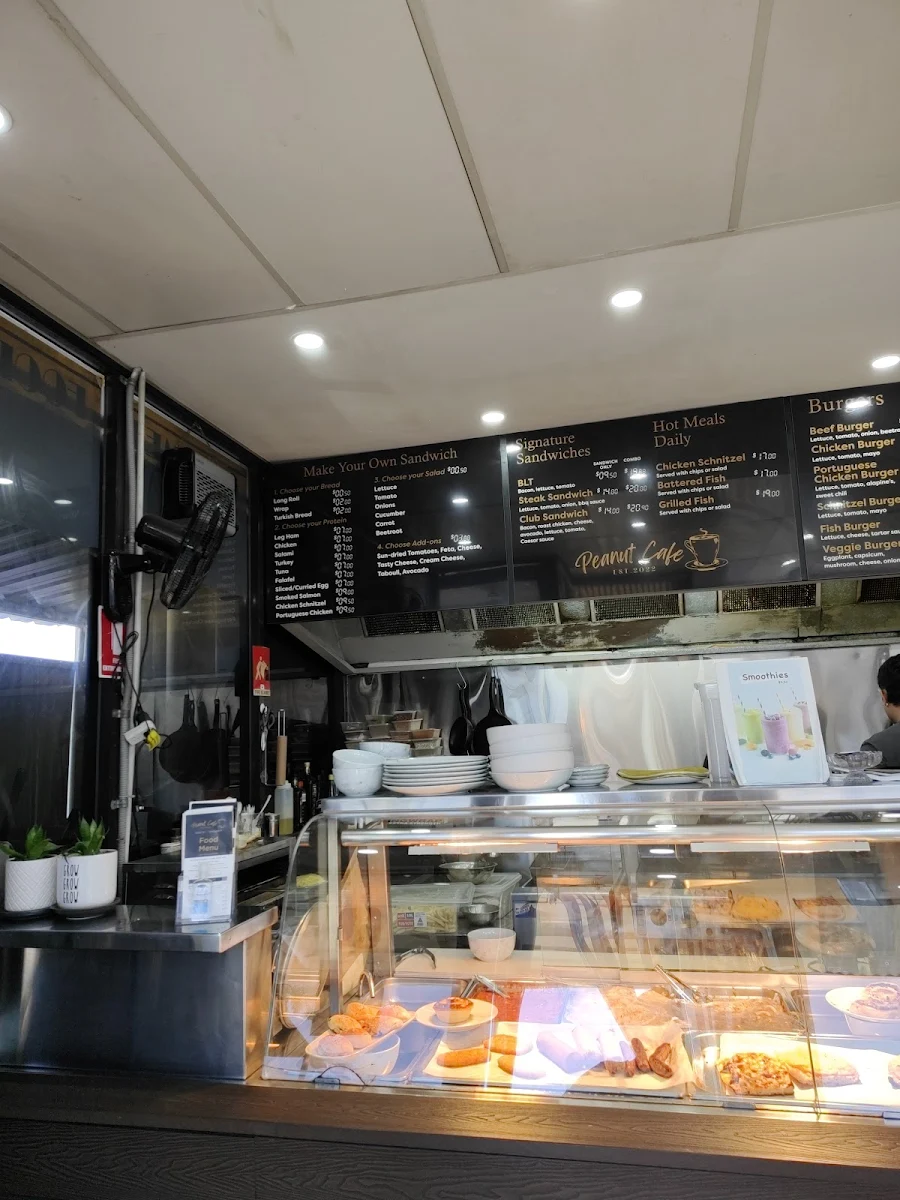 Vibe, Peanut Café