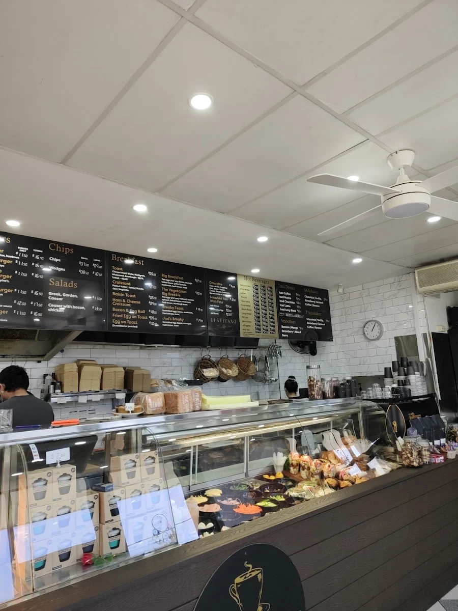 Vibe, Peanut Café
