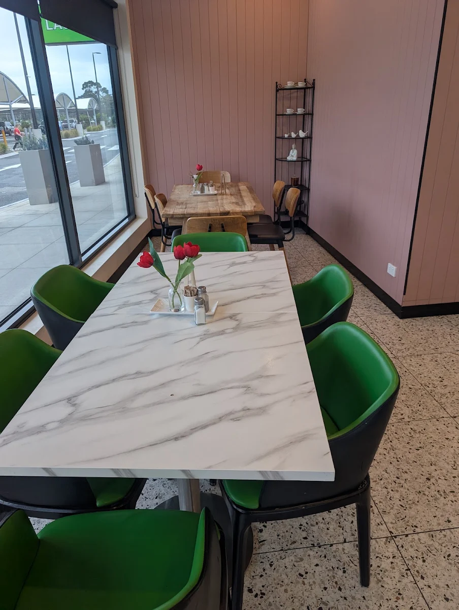 Vibe, Ridge Cafe
