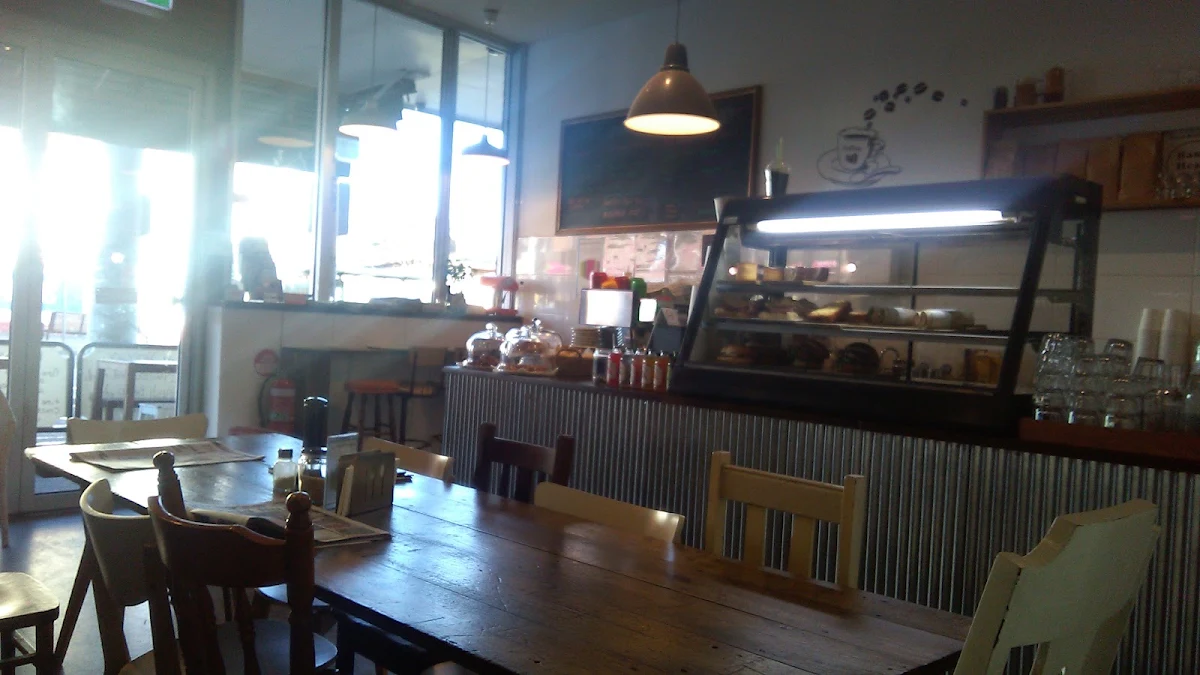 Vibe, No Stress Cafe
