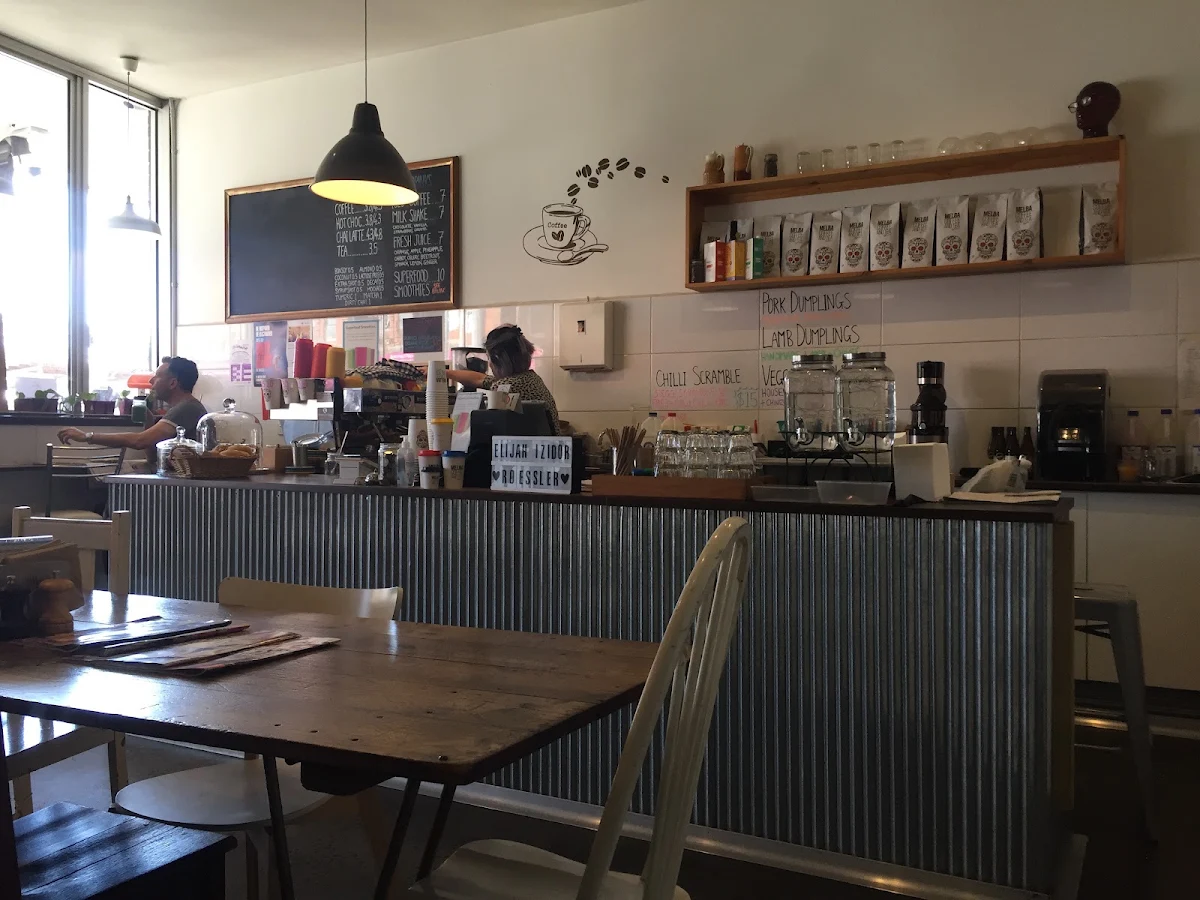 Vibe, No Stress Cafe