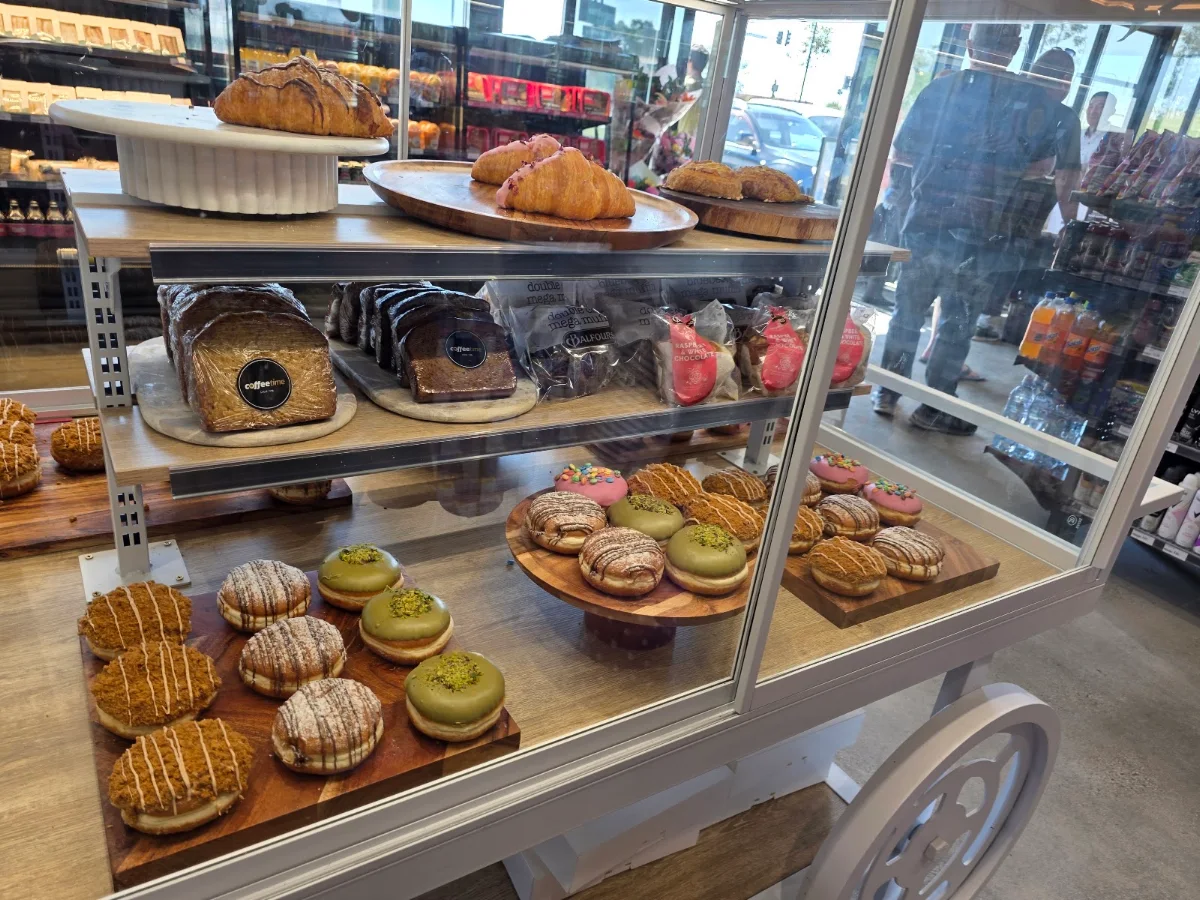 Vibe, Country Cob Bakery