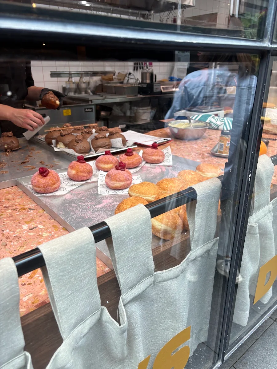 Vibe, Dolly's Donuts Bowral