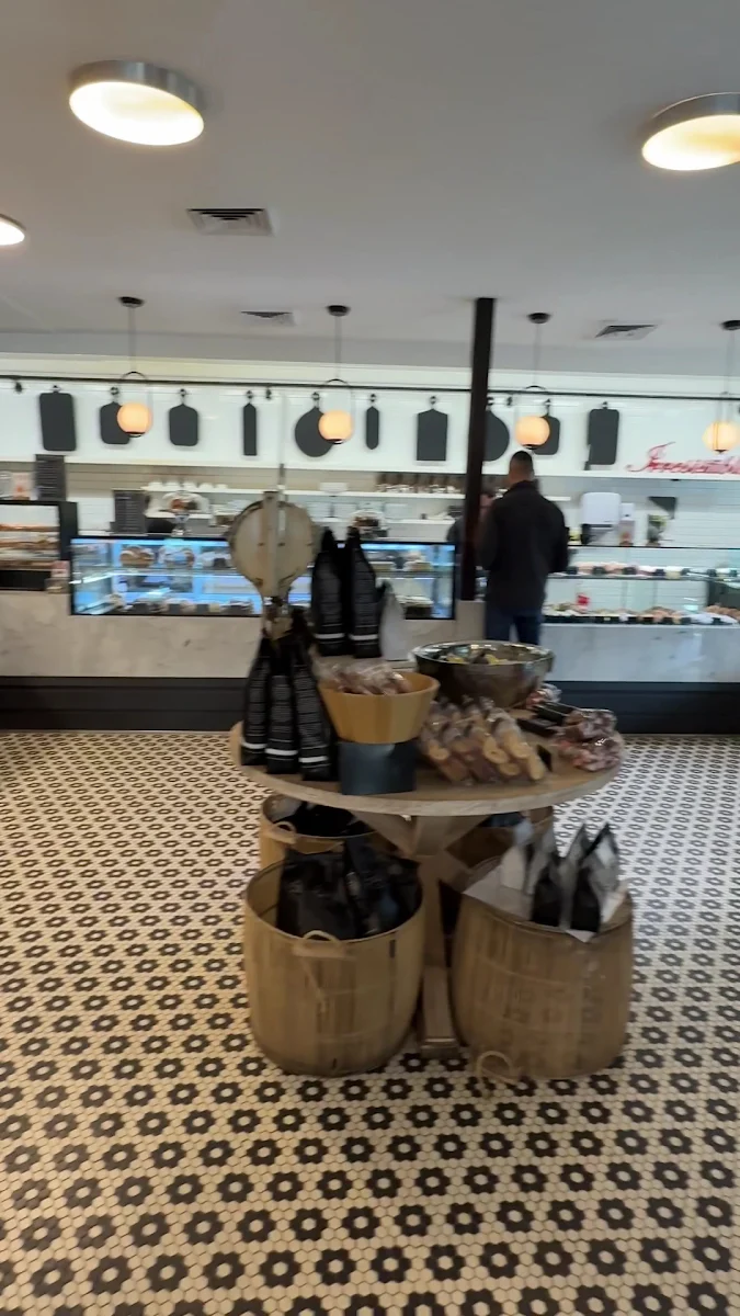 Vibe, Pattisons Patisserie