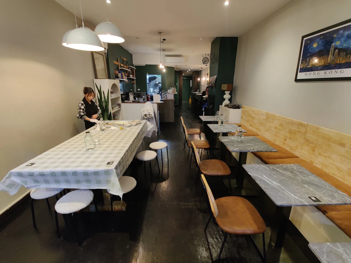 Vibe, Starry Hong Kong Cafe