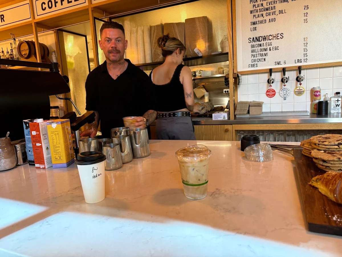 Vibe, Dagwood Deli