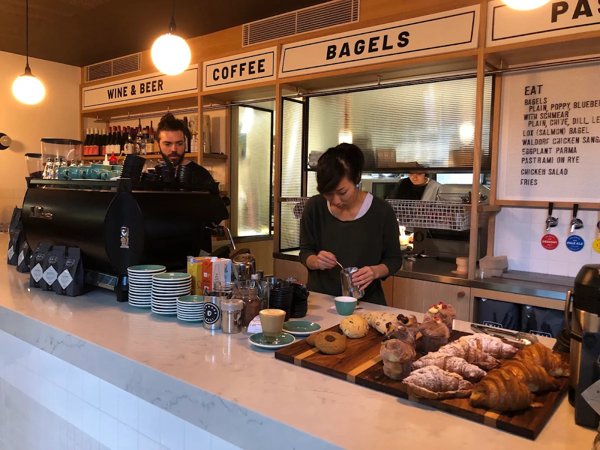 Vibe, Dagwood Deli