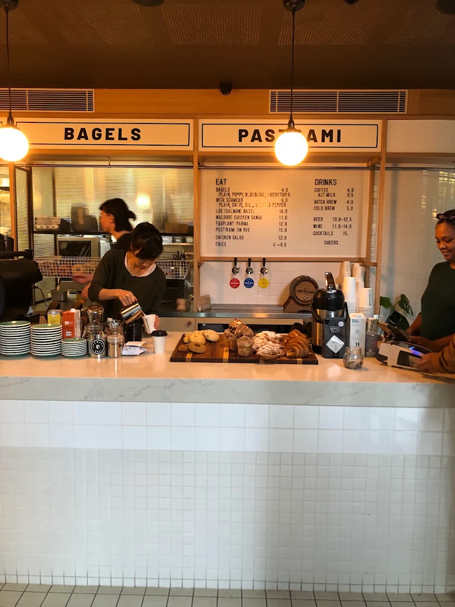 Vibe, Dagwood Deli