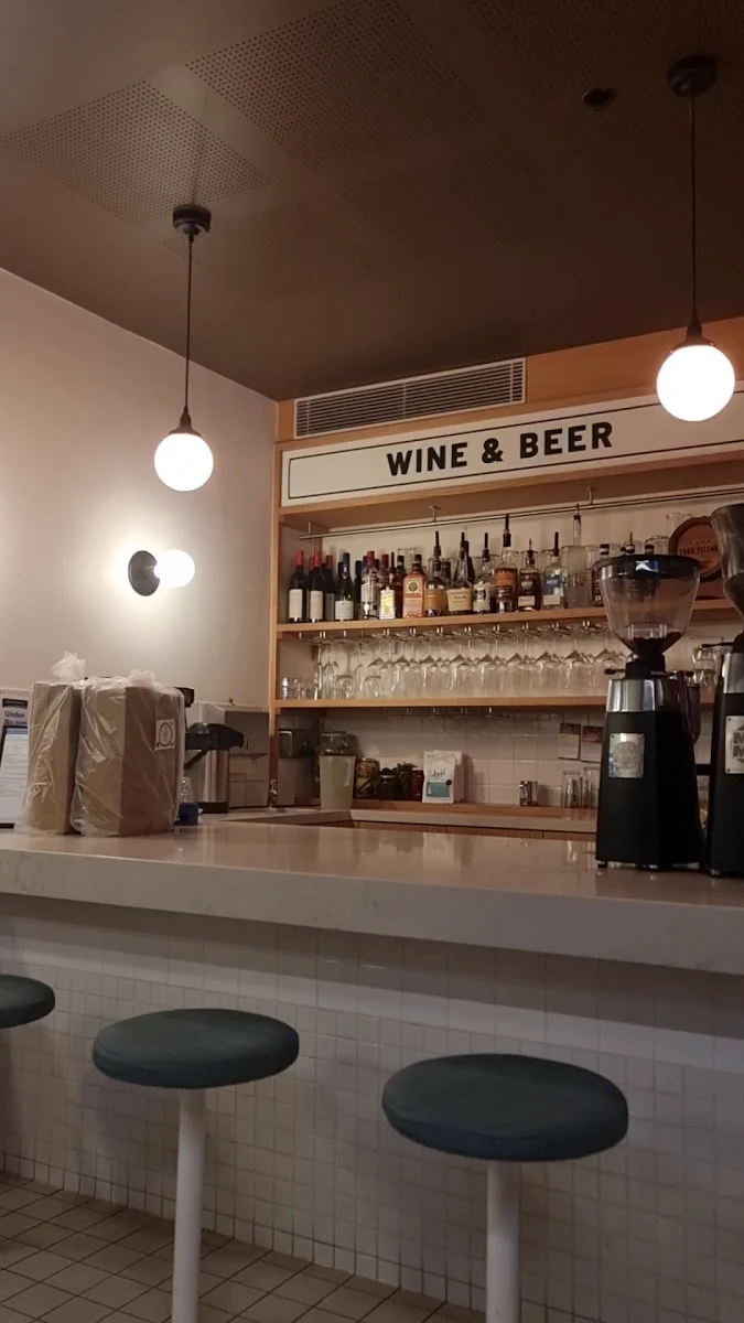 Vibe, Dagwood Deli