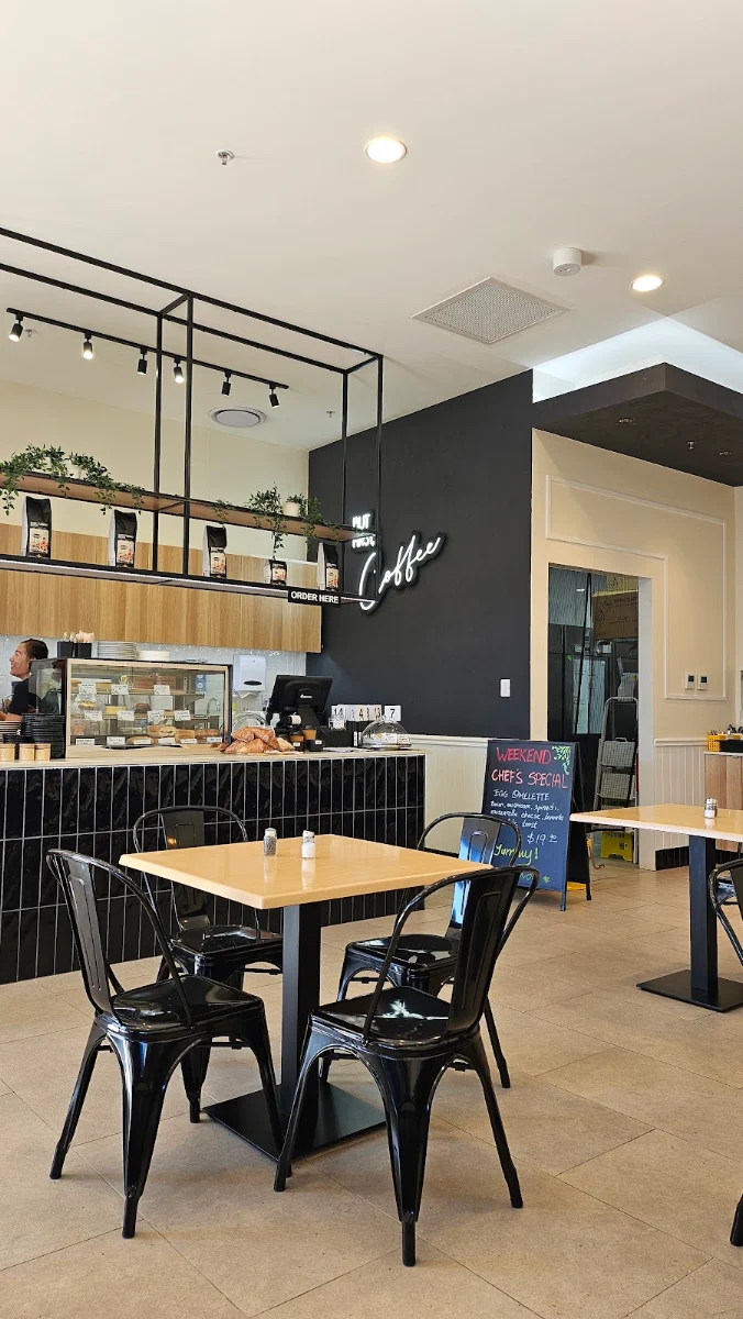 Vibe, The Lounge Café and Eatery