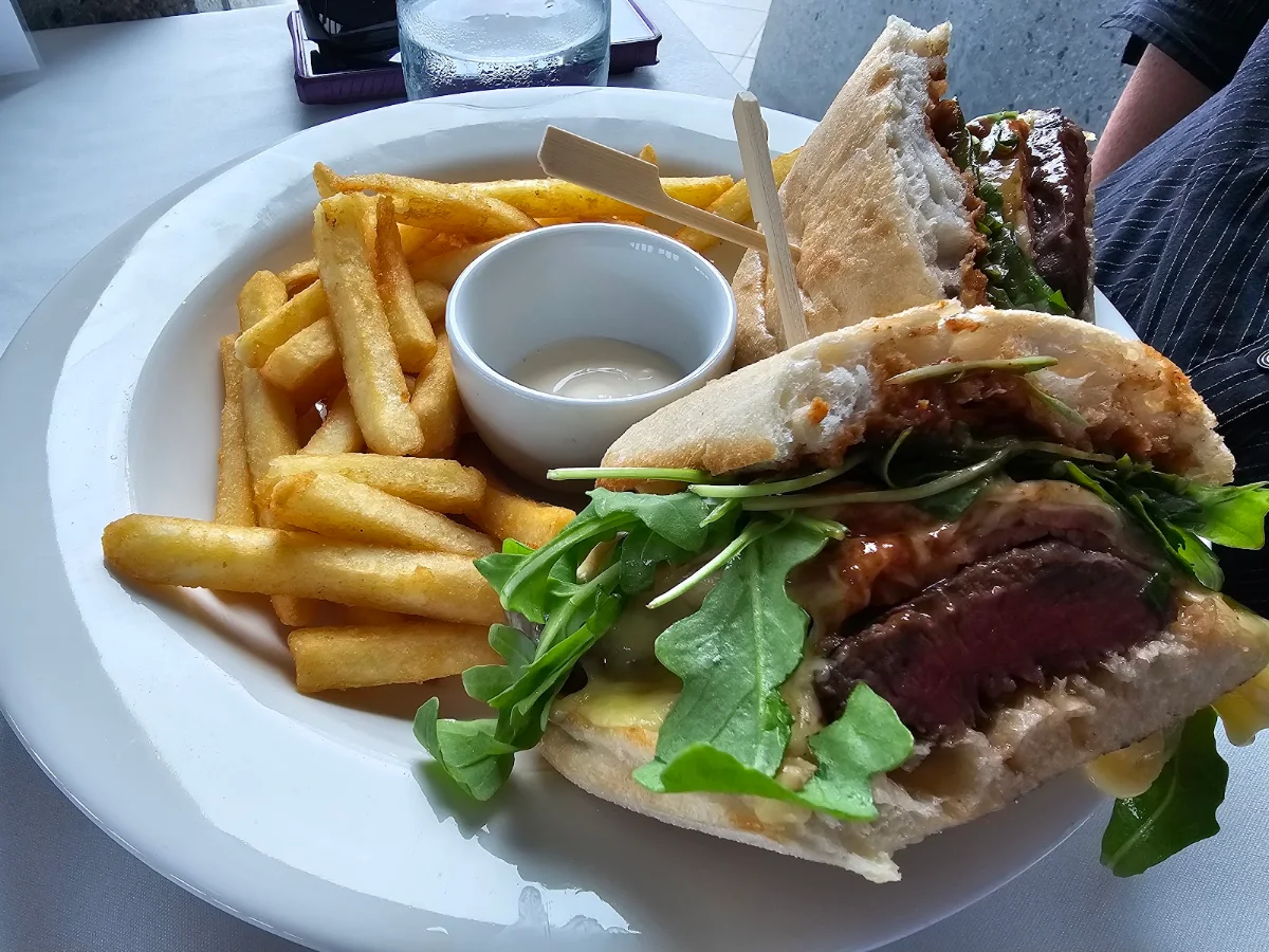 Food & drink, VIEW Restaurant