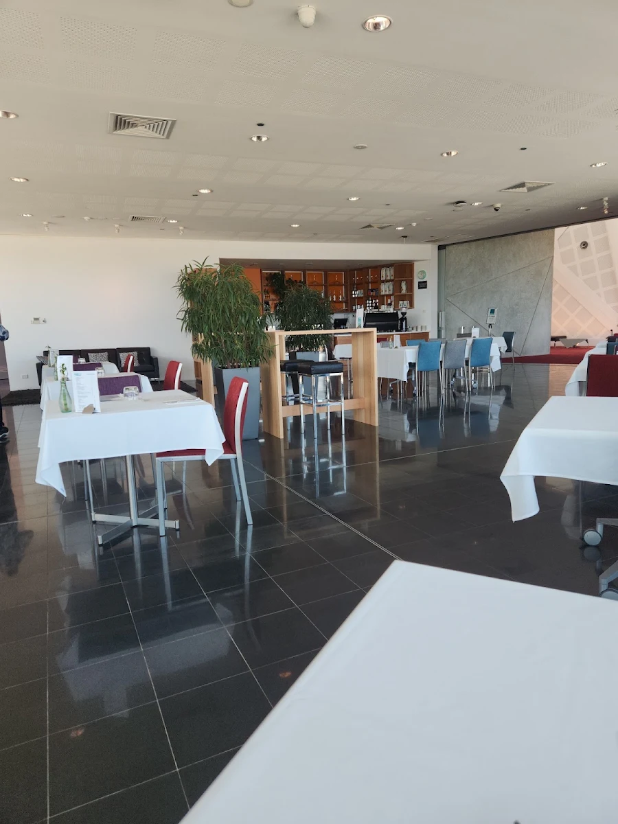 Vibe, VIEW Restaurant