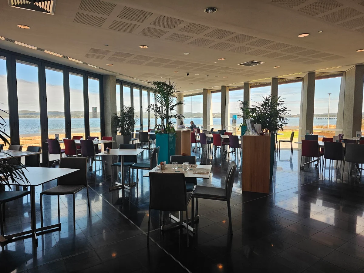 Vibe, VIEW Restaurant